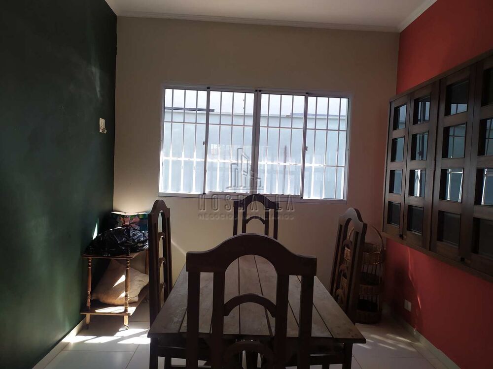 Casa à venda com 4 quartos, 187m² - Foto 1