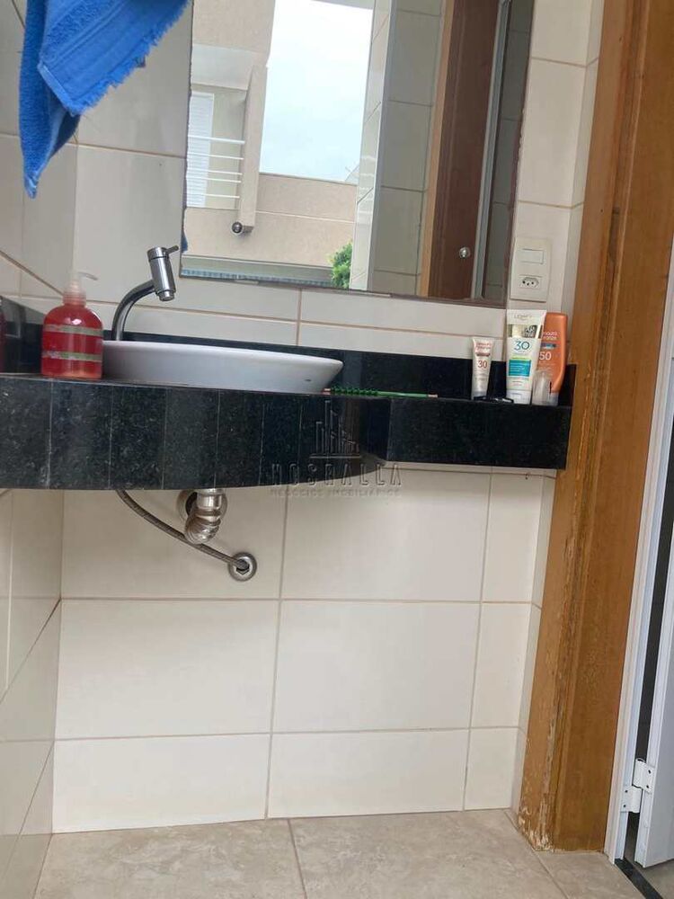 Sobrado à venda com 4 quartos, 348m² - Foto 1