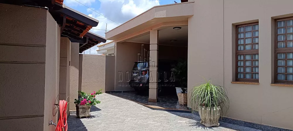 Casa à venda com 3 quartos, 299m² - Foto 1