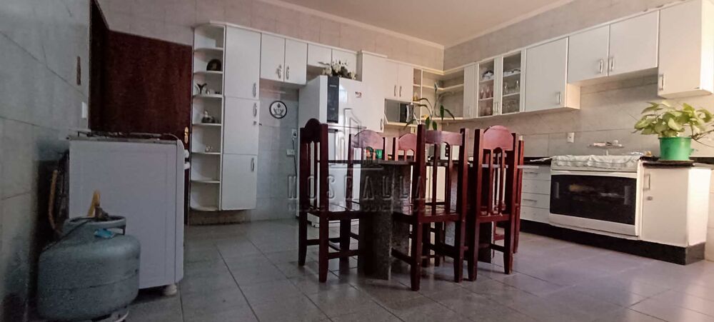 Casa, 3 quartos, 191 m² - Foto 2