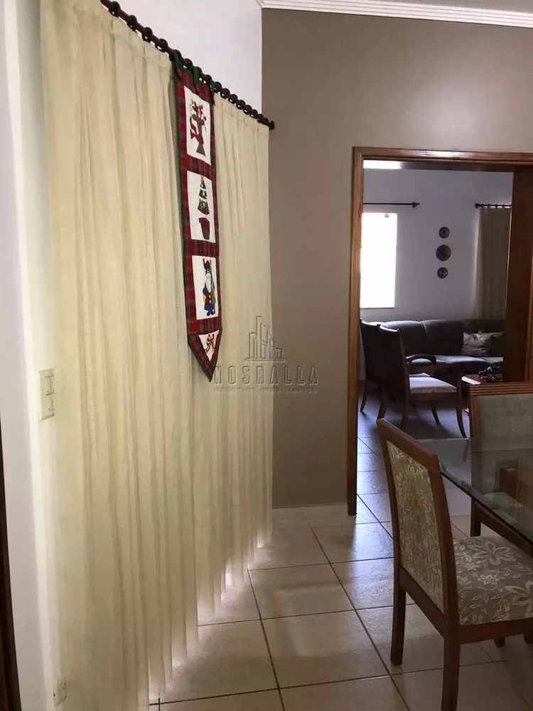 Casa à venda com 3 quartos, 333m² - Foto 2