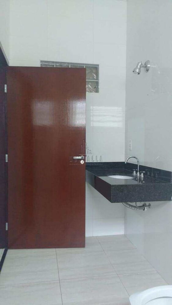 Casa para alugar com 4 quartos, 240m² - Foto 4