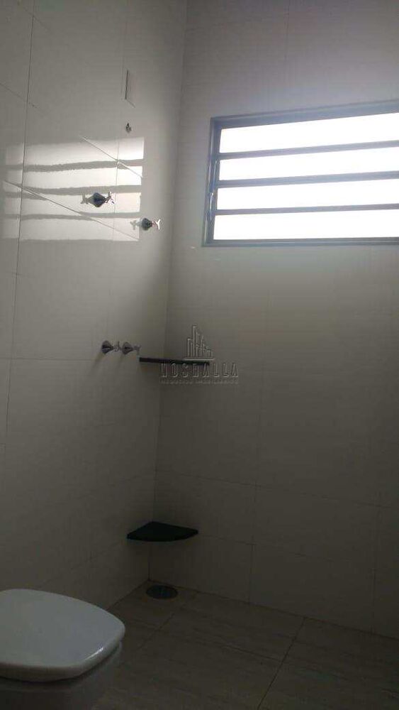 Casa para alugar com 4 quartos, 240m² - Foto 3