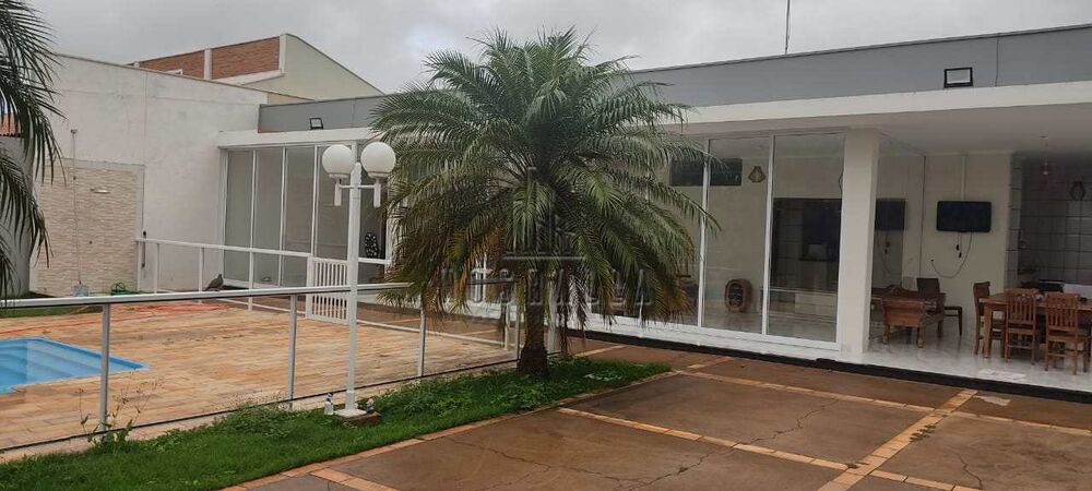 Casa, 2 quartos, 250 m² - Foto 1