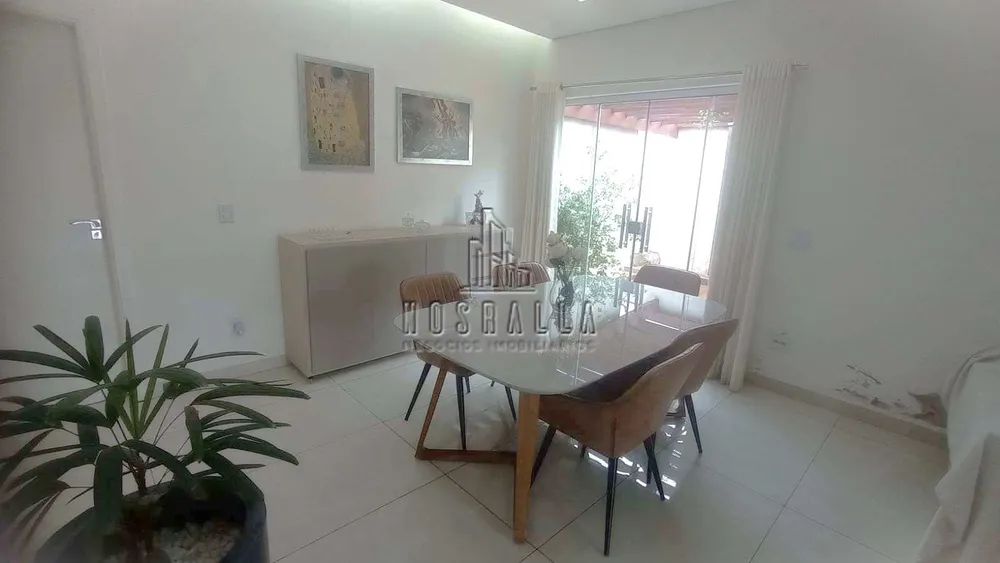 Casa, 3 quartos, 223 m² - Foto 2