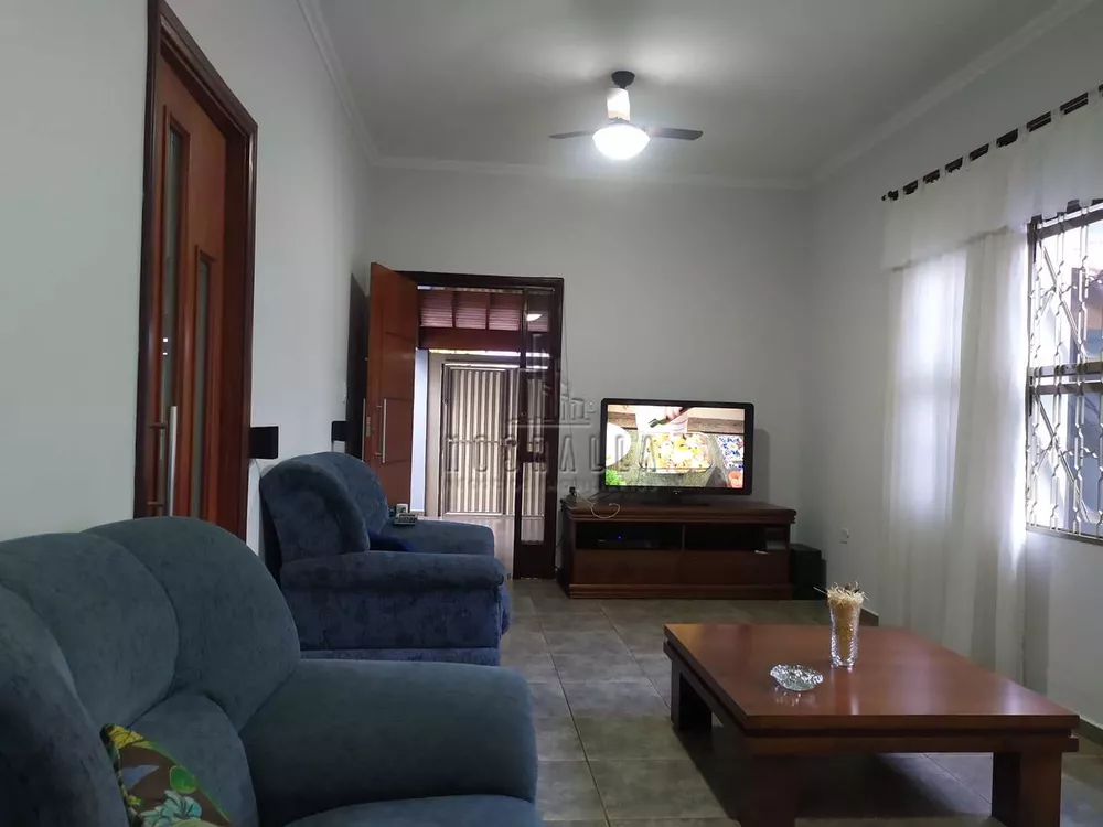 Casa à venda com 3 quartos, 240m² - Foto 1