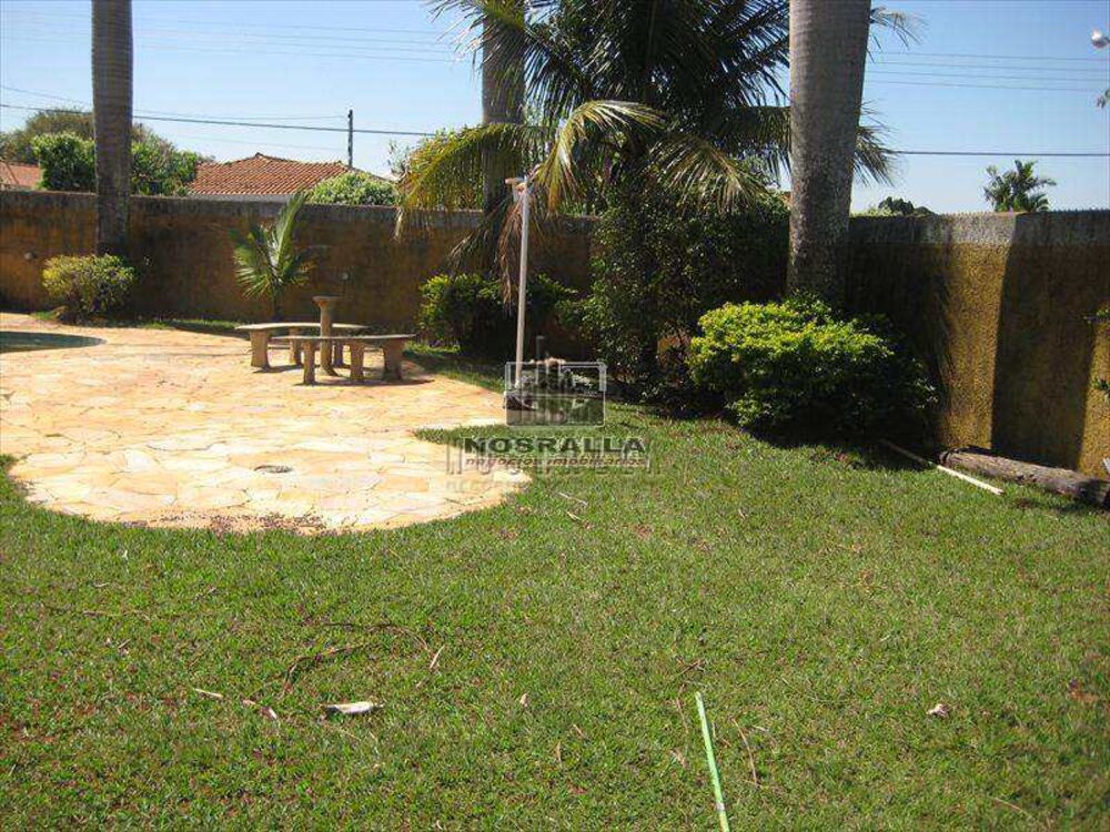 Casa, 4 quartos, 245 m² - Foto 1