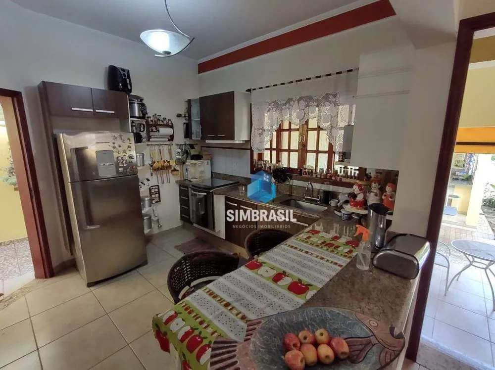 Casa, 3 quartos, 194 m² - Foto 1
