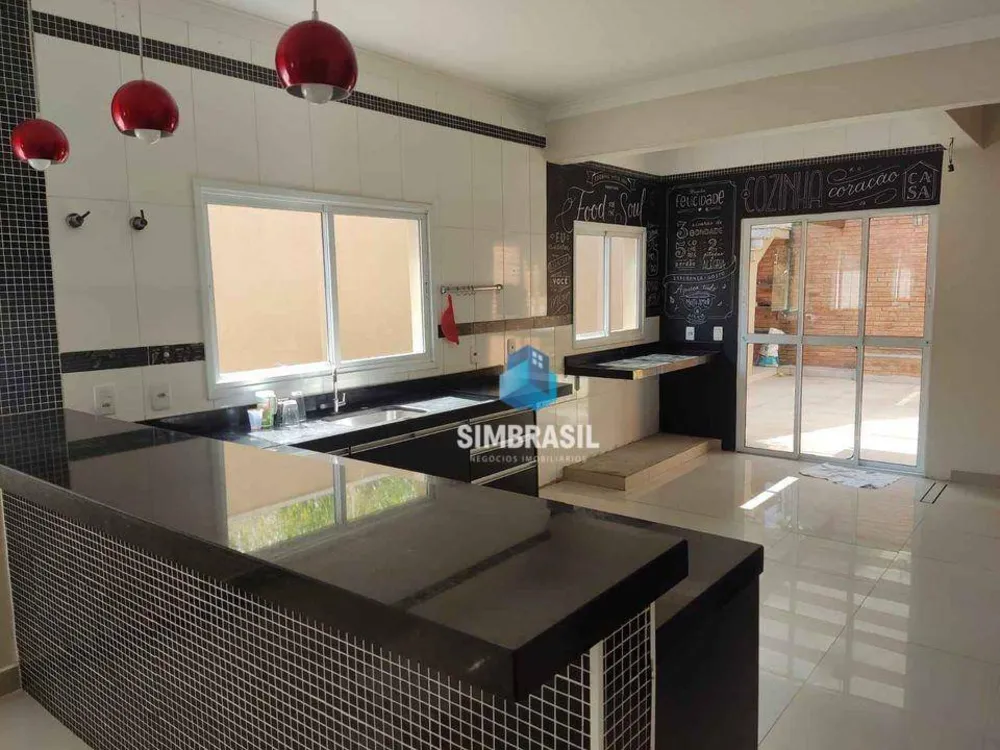 Casa, 4 quartos, 240 m² - Foto 1