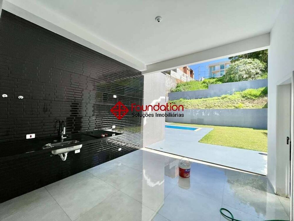 Casa de Condomínio à venda com 3 quartos, 230m² - Foto 4