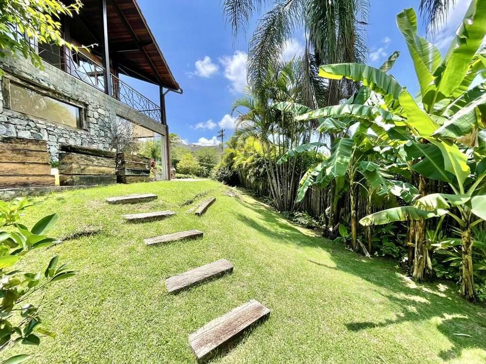 Casa de Condomínio à venda com 4 quartos, 445m² - Foto 1