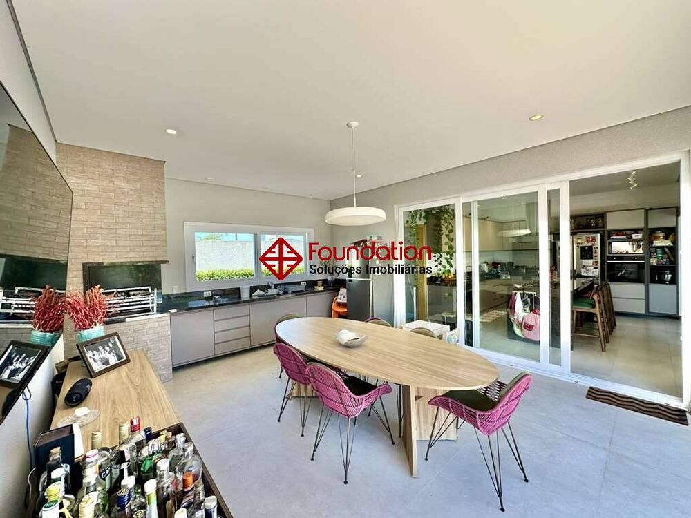 Casa de Condomínio à venda com 4 quartos, 345m² - Foto 2