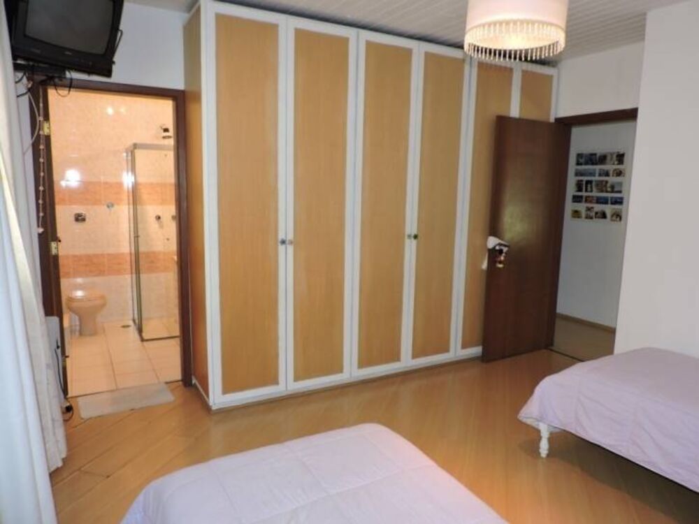 Casa de Condomínio à venda com 3 quartos, 400m² - Foto 4