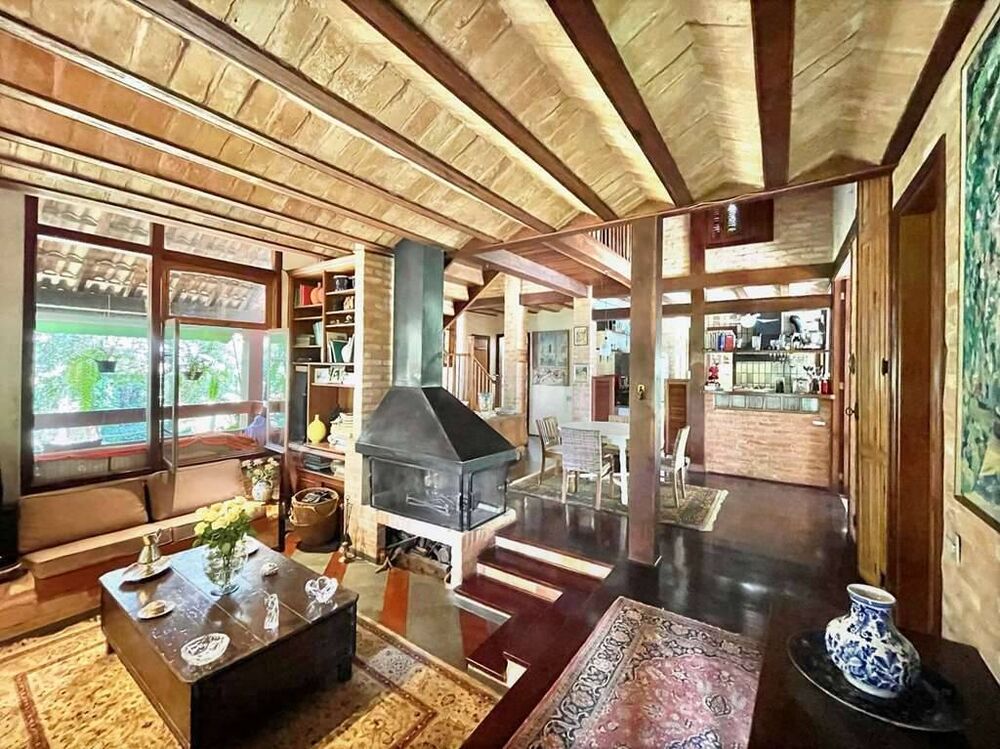 Casa à venda com 3 quartos, 363m² - Foto 2