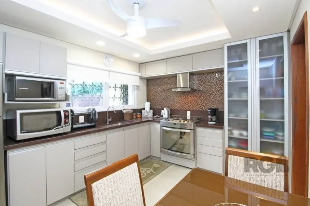 Casa, 3 quartos, 245 m² - Foto 1