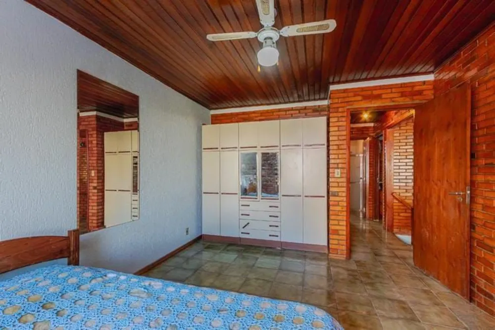 Casa, 6 quartos, 242 m² - Foto 1