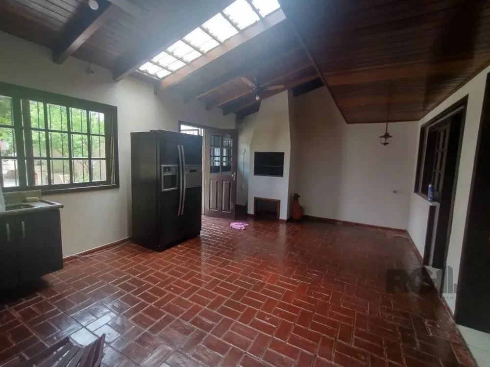 Casa, 4 quartos, 245 m² - Foto 1