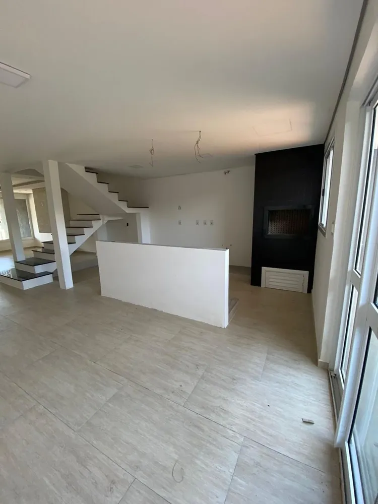 Casa, 3 quartos, 224 m² - Foto 1