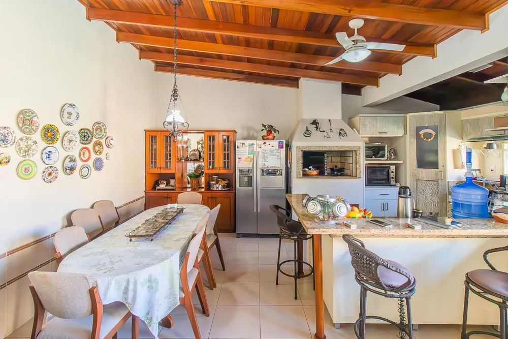 Casa, 4 quartos, 179 m² - Foto 1