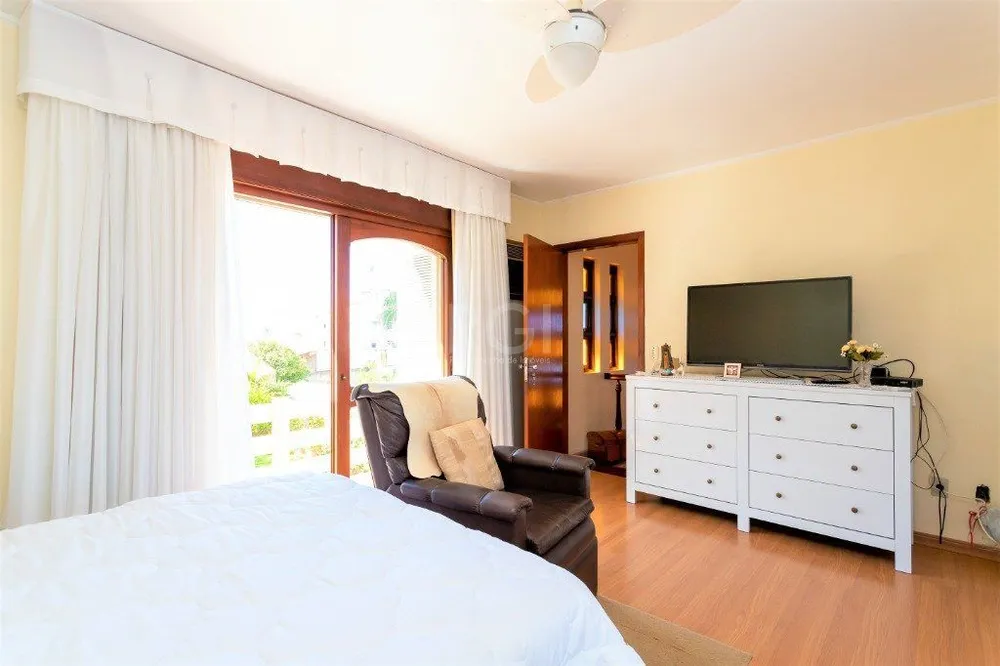 Casa, 4 quartos, 228 m² - Foto 1