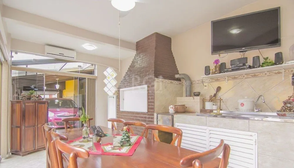 Casa, 3 quartos, 252 m² - Foto 1