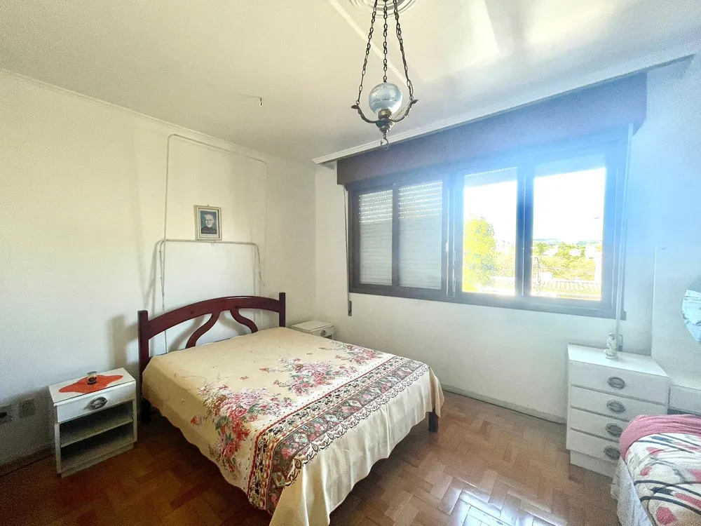 Casa, 4 quartos, 228 m² - Foto 1