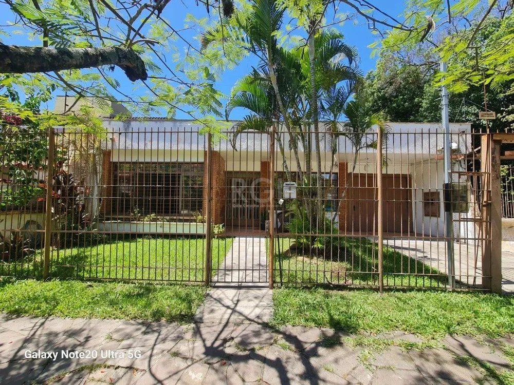Casa, 3 quartos, 257 m² - Foto 1