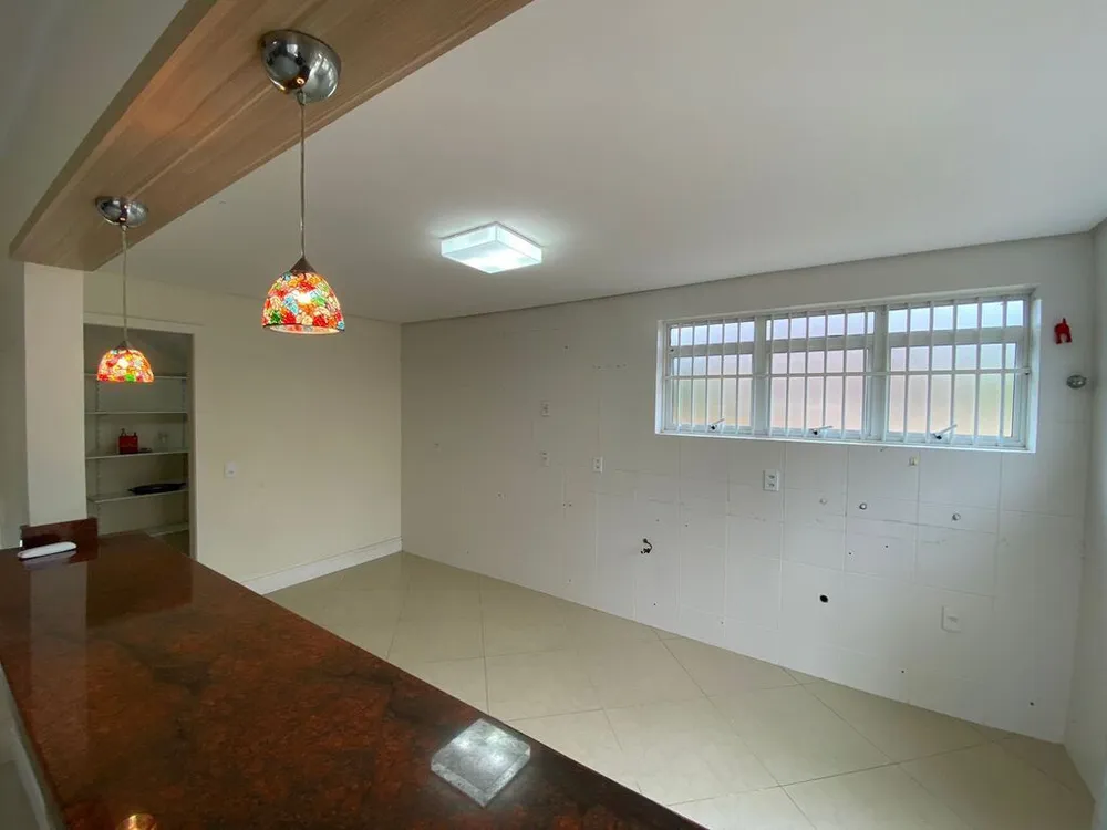Casa, 4 quartos, 265 m² - Foto 4