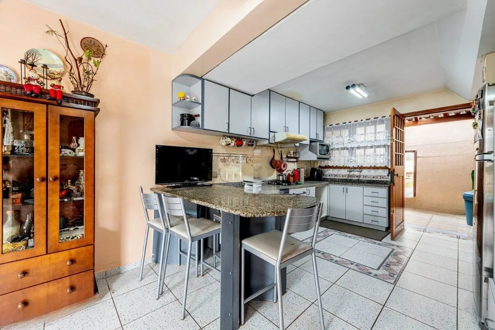Casa, 3 quartos, 199 m² - Foto 2