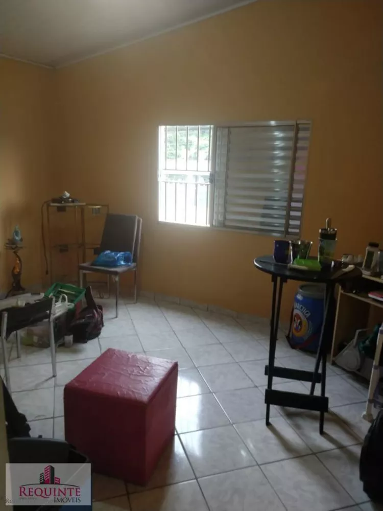 Casa à venda com 3 quartos, 300m² - Foto 1