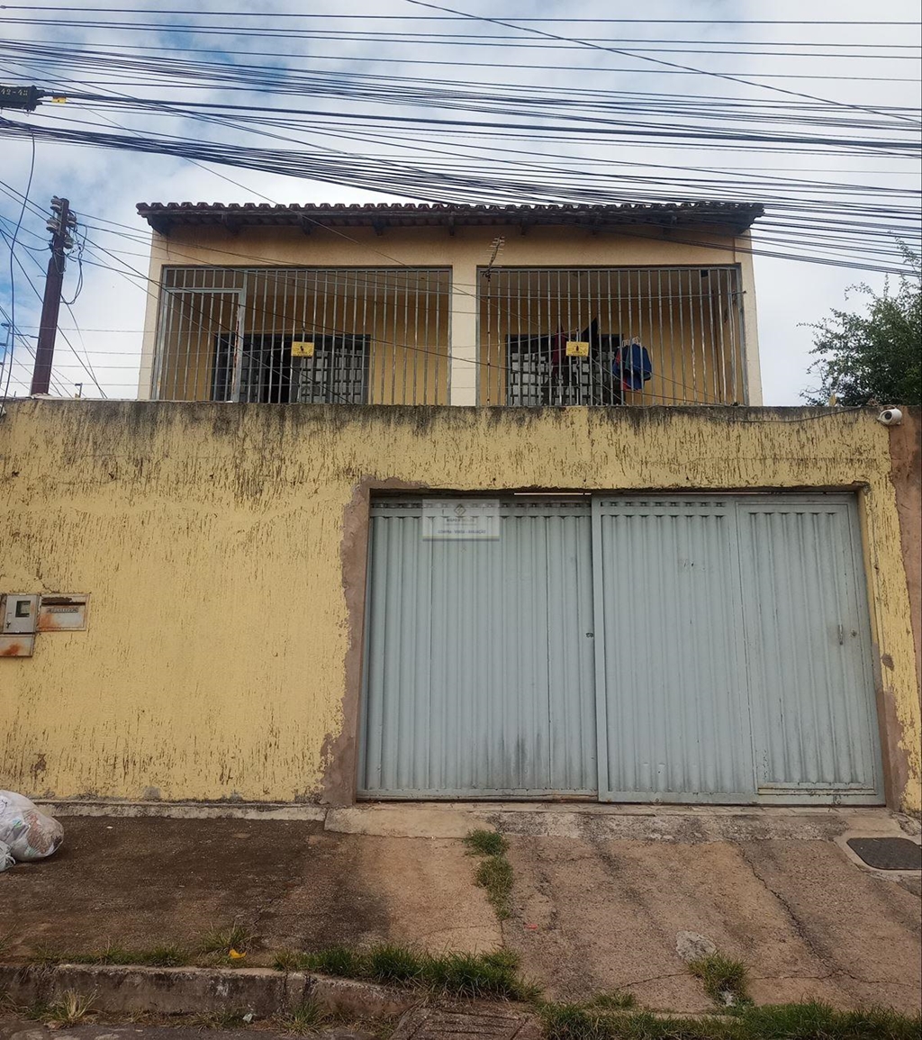 Casa à venda com 3 quartos, 250m² - Foto 1