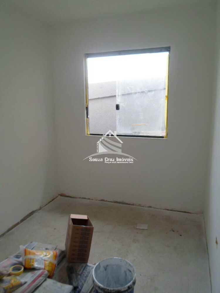 Casa à venda com 3 quartos, 60m² - Foto 4