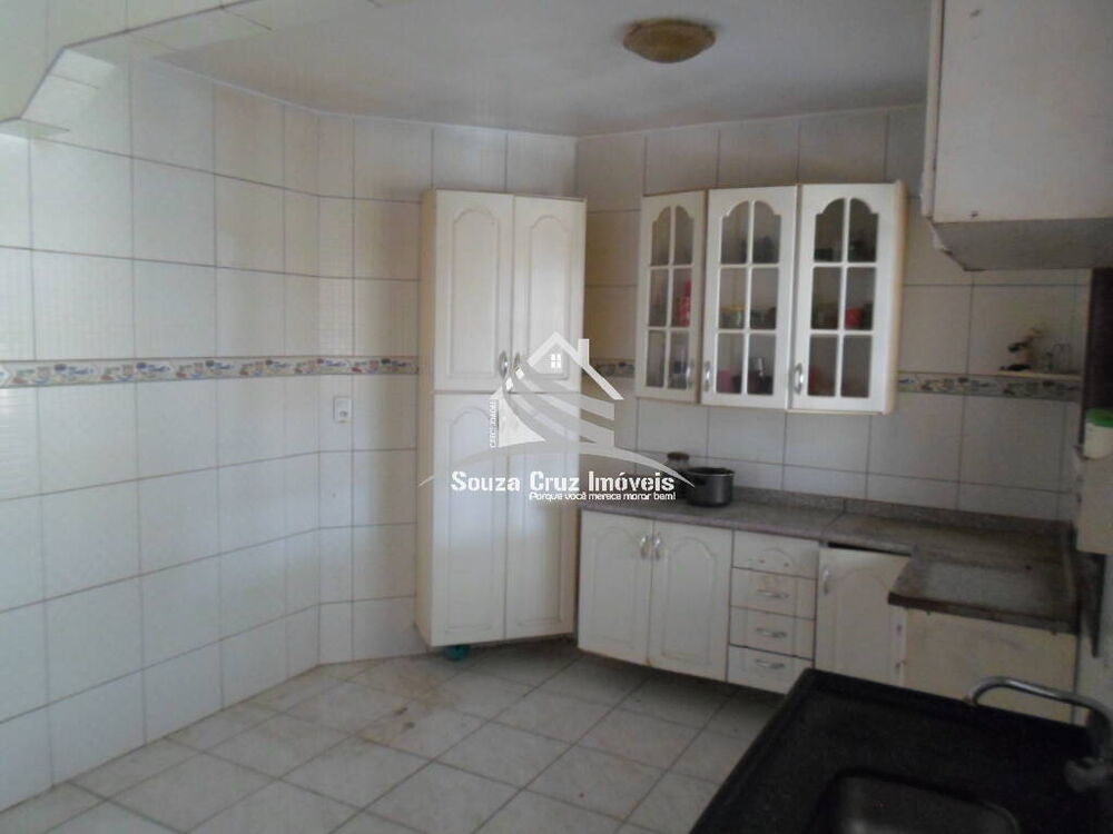 Casa à venda com 2 quartos, 90m² - Foto 4