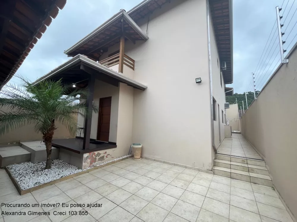 Casa à venda com 4 quartos, 340m² - Foto 1