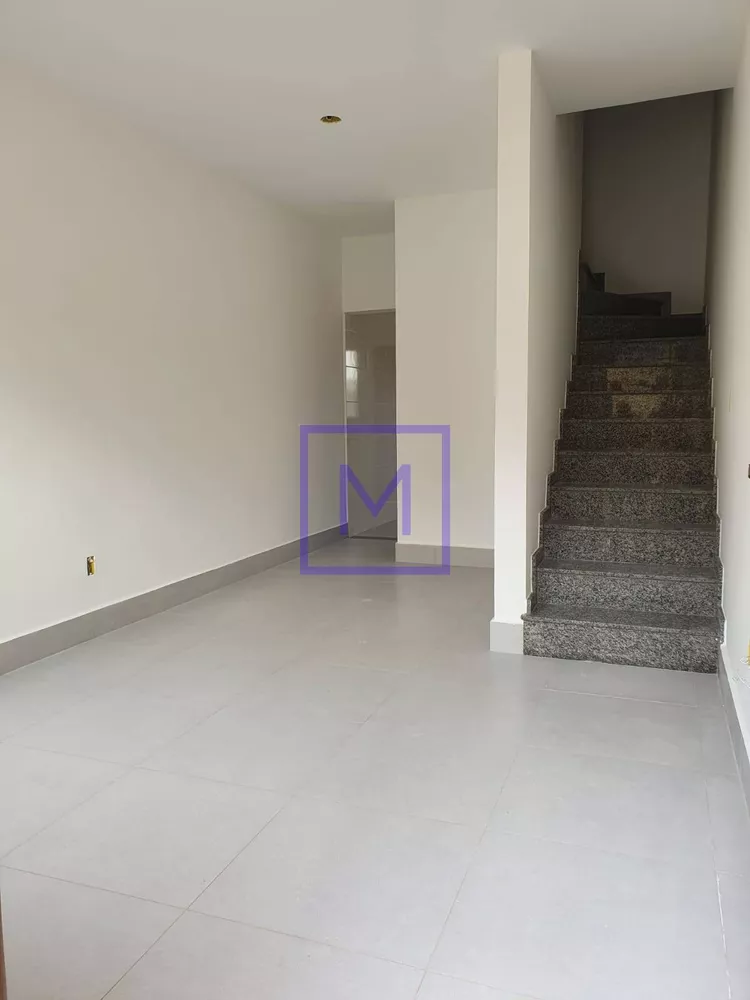 Casa à venda com 2 quartos, 67m² - Foto 3