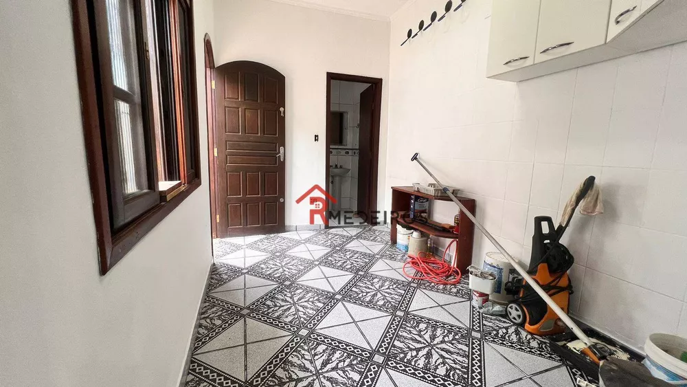 Casa à venda com 3 quartos, 252m² - Foto 8