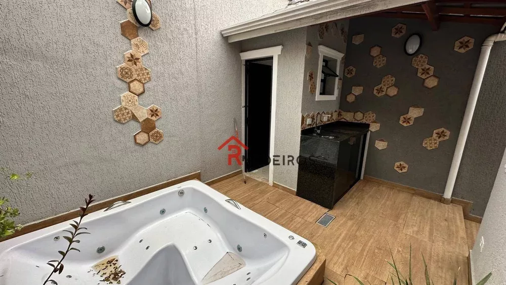 Casa à venda com 3 quartos, 115m² - Foto 1