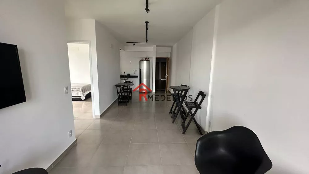 Apartamento à venda com 2 quartos, 70m² - Foto 2