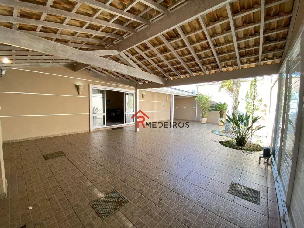 Casa à venda com 2 quartos, 194m² - Foto 2