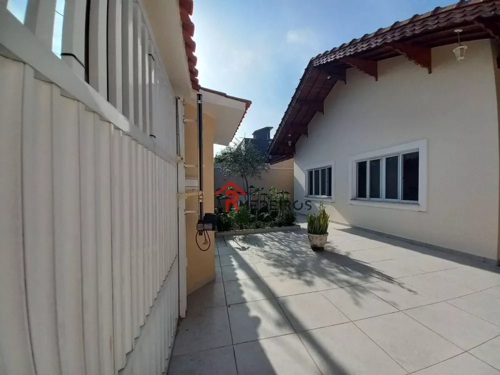 Casa à venda com 4 quartos, 189m² - Foto 4