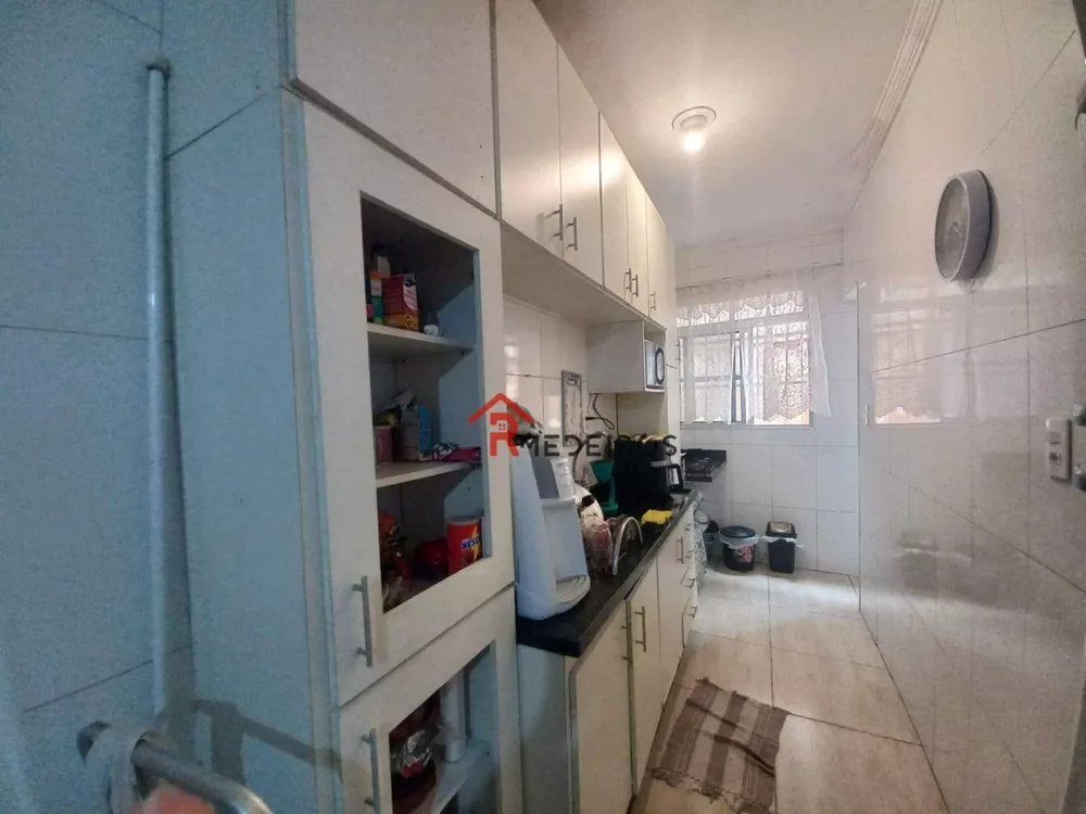 Apartamento à venda com 2 quartos, 70m² - Foto 4