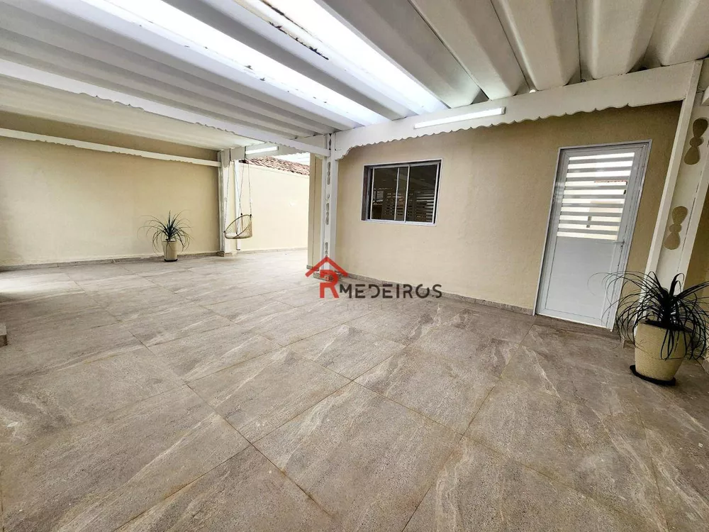 Casa à venda com 2 quartos, 180m² - Foto 2