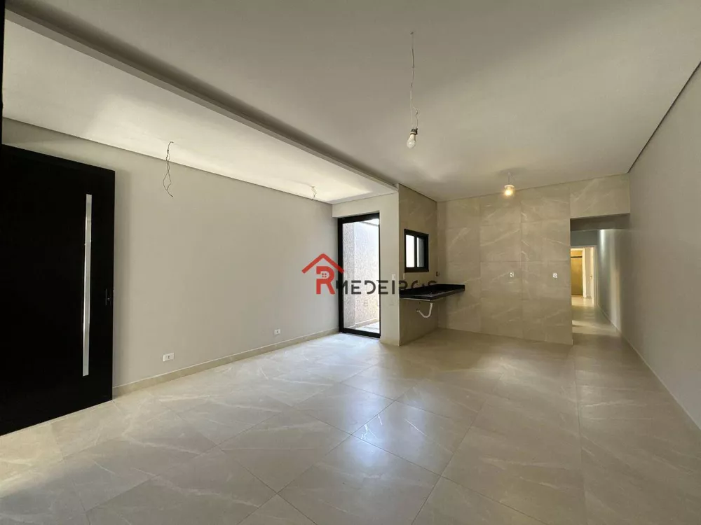 Casa à venda com 2 quartos, 80m² - Foto 4