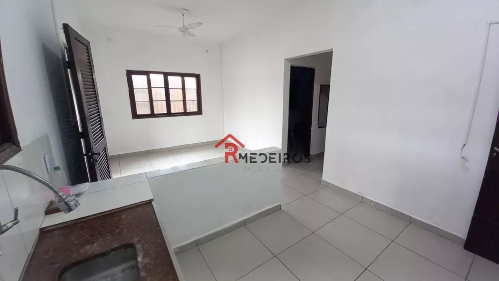 Casa à venda com 2 quartos, 60m² - Foto 1