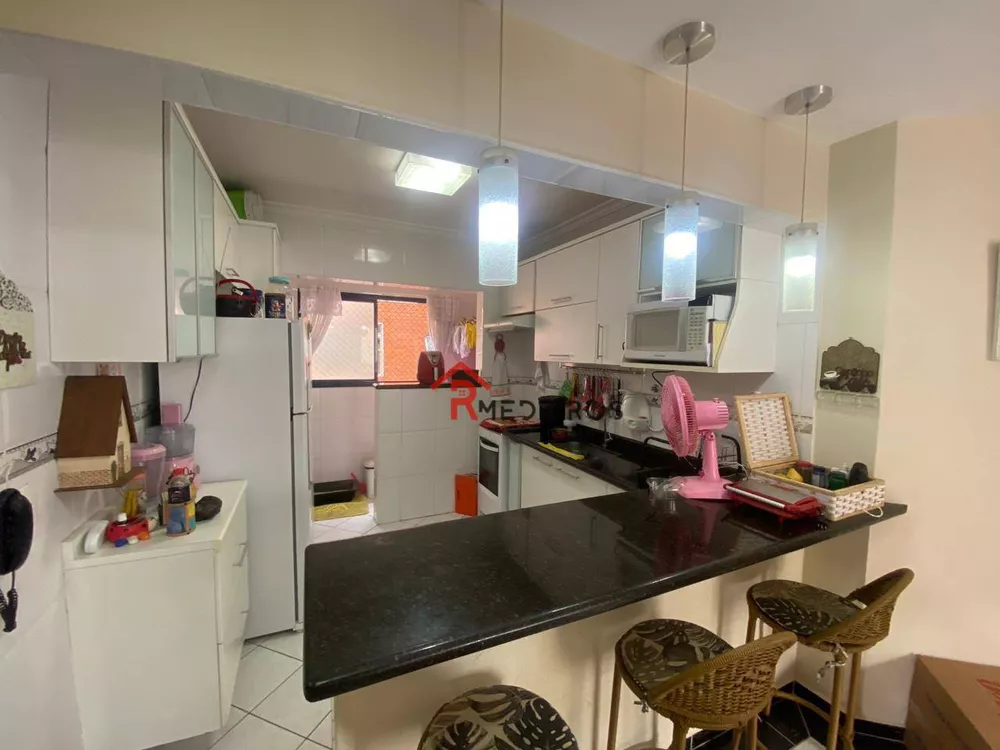 Apartamento à venda com 2 quartos, 70m² - Foto 3