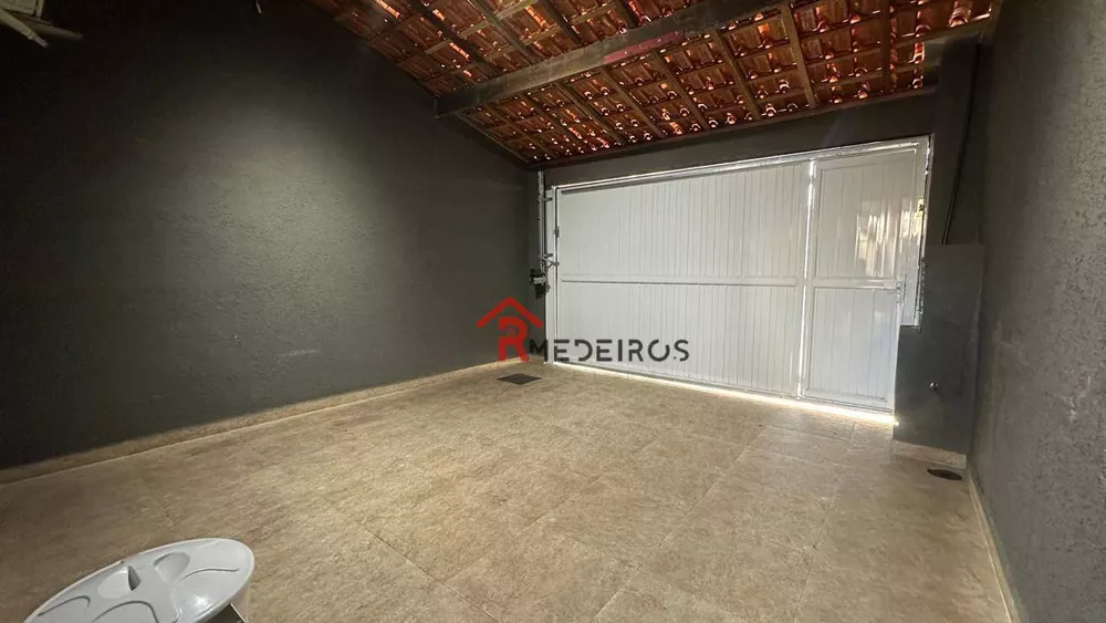 Casa à venda com 2 quartos, 105m² - Foto 2