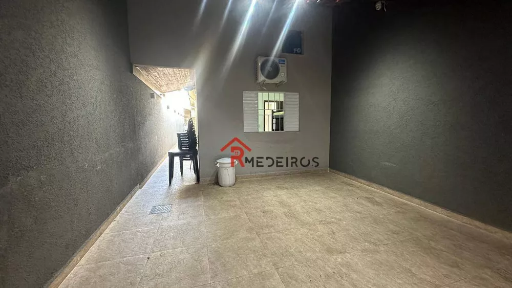 Casa à venda com 2 quartos, 105m² - Foto 1