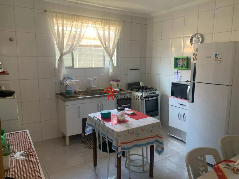 Casa à venda com 2 quartos, 80m² - Foto 4