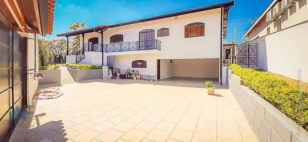 Casa, 3 quartos, 234 m² - Foto 1
