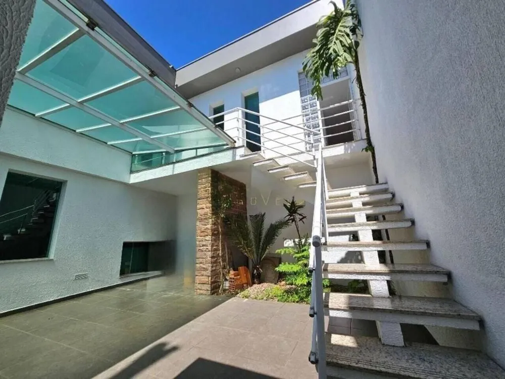 Casa, 4 quartos, 220 m² - Foto 1